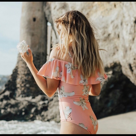 🆕Gorgeous One Piece Swimsuit - Picture 3 of 5